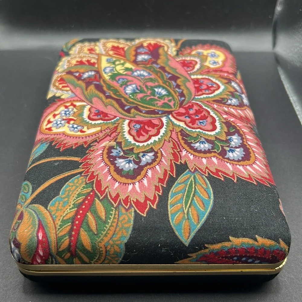 Vintage jewelry box with jewelry selection. Earring, necklaces, ring, etc. - Picture 6 of 16